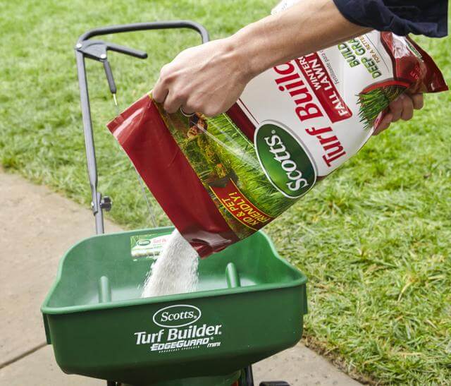 Turf Builder® WinterGuard® Fall Lawn Food - 12,000 sq ft - Image 3